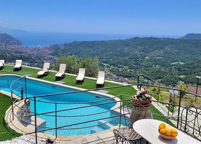 Cozy Pool-Side House With Sea View